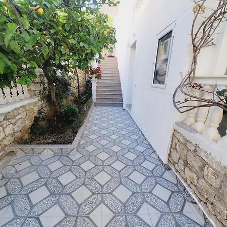 Makla Apartment Sarandë Exterior foto